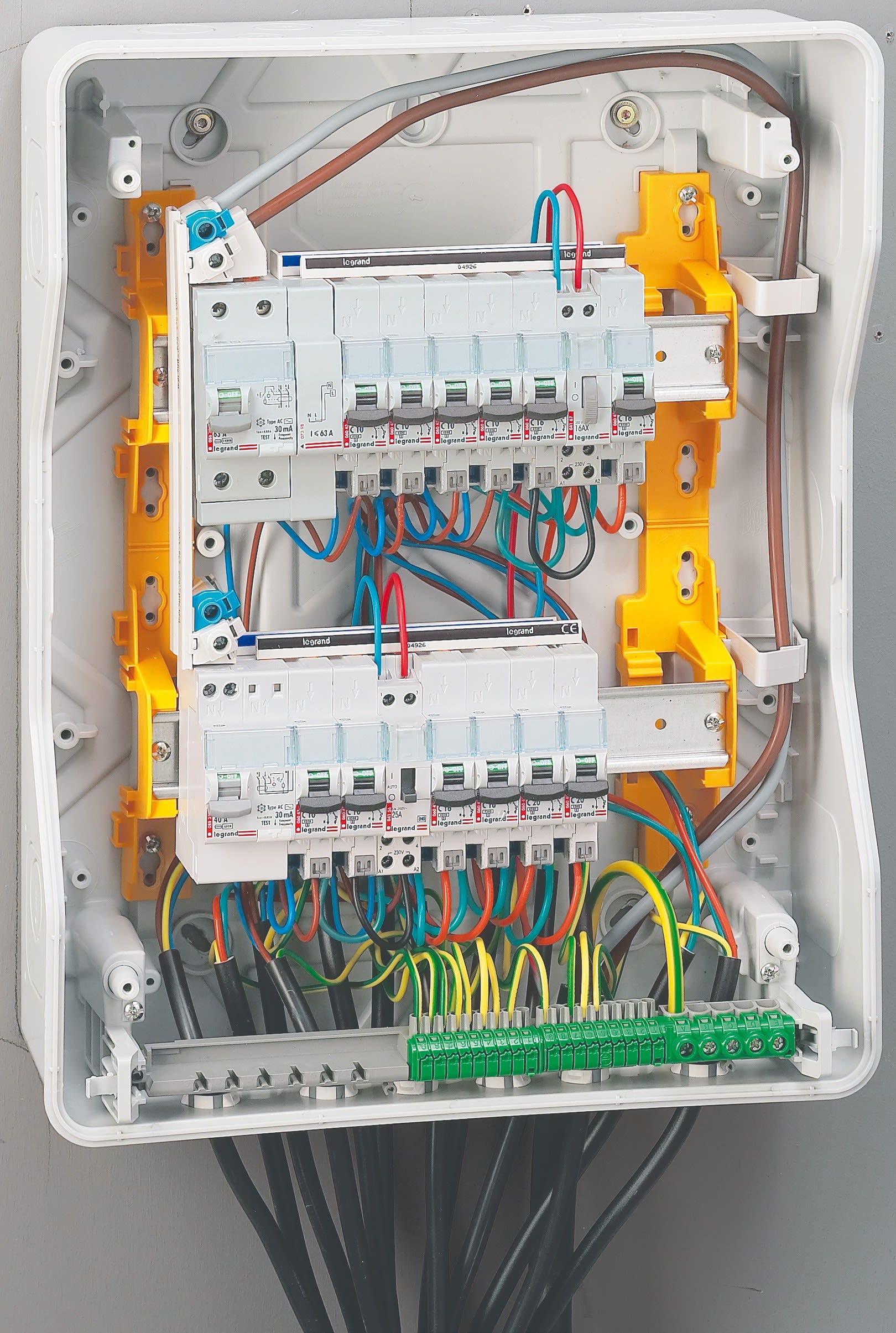 Coffret électrique étanche 4 modules apparent IP65 livré avec 3 entrées  câble