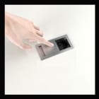 XPE - VERSAHIT - Dock chrome encastrable IP54 avec volet coulissant - 1 prise