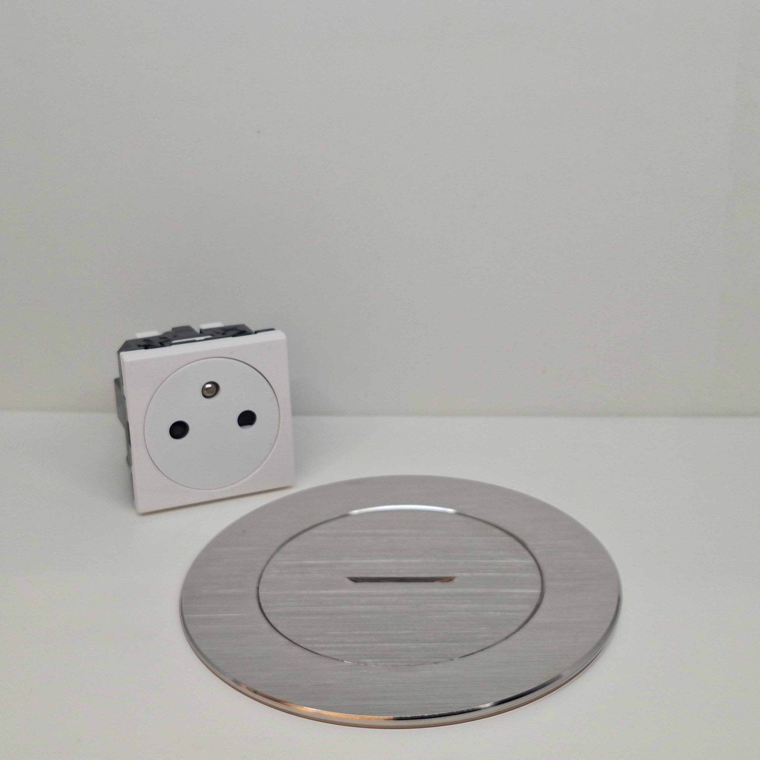 Xeta - ARPI66RI - Kit prise de sol encastree ronde 2P+T - inox brosse - IP66 - IK10