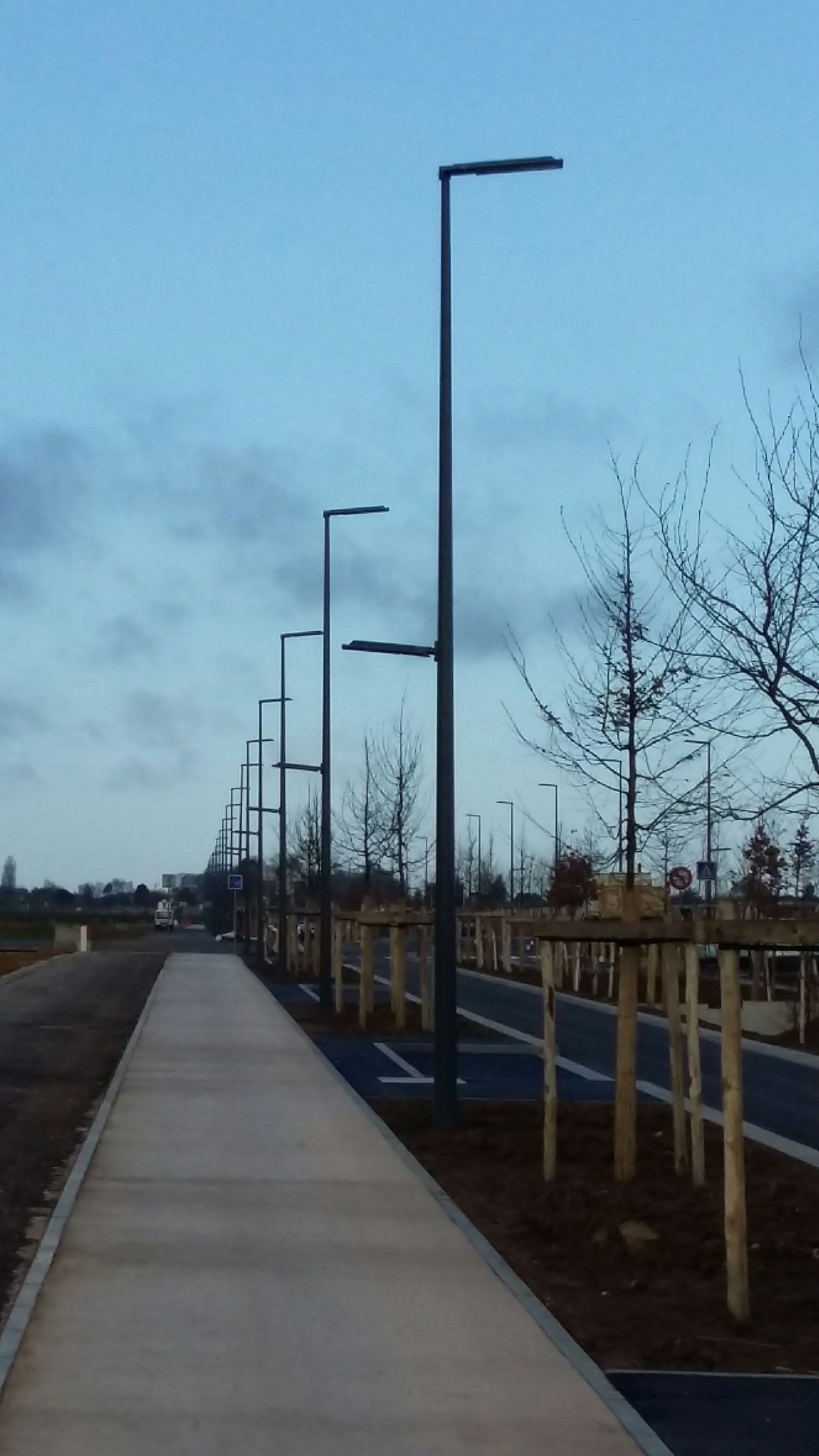 Petit Jean - OMEGA 76, mât rond-conique en acier galvanisé 211/76, hauteur 9m, sans tiges