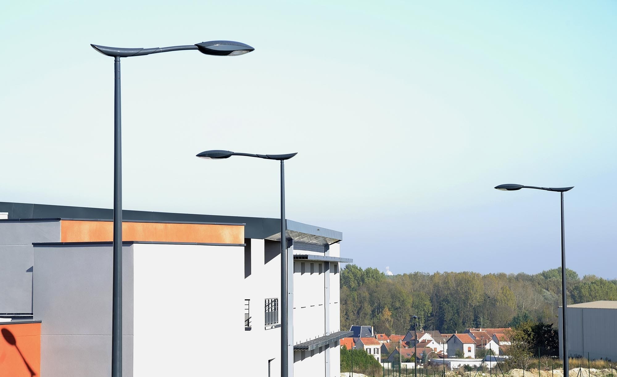 Petit Jean - OMEGA 76, mât rond-conique en acier thermolaqué 198/76, hauteur 8m, avec tiges