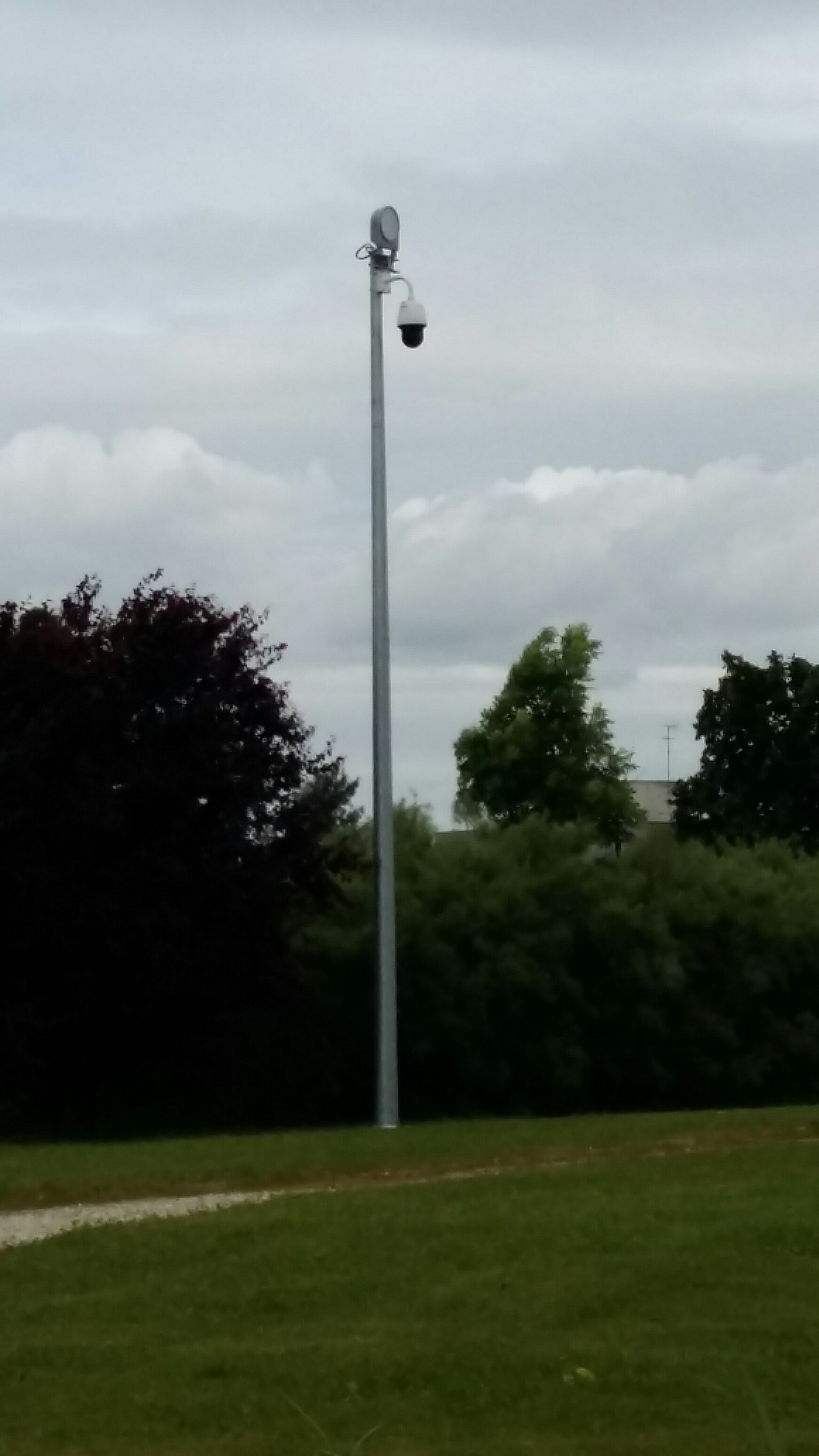 Petit Jean - OMEGA 89, mât rond-conique en acier thermolaqué 226/89, hauteur 8m, avec tiges