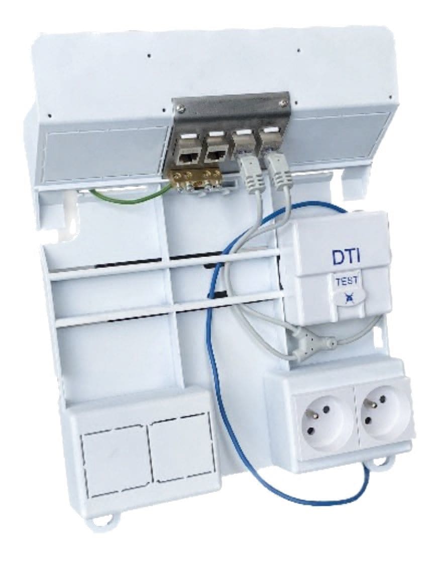 Cahors - Kit com 2P pour bac encastrement + 2 PCT + 4 rj45 cat6A+mise à la terre