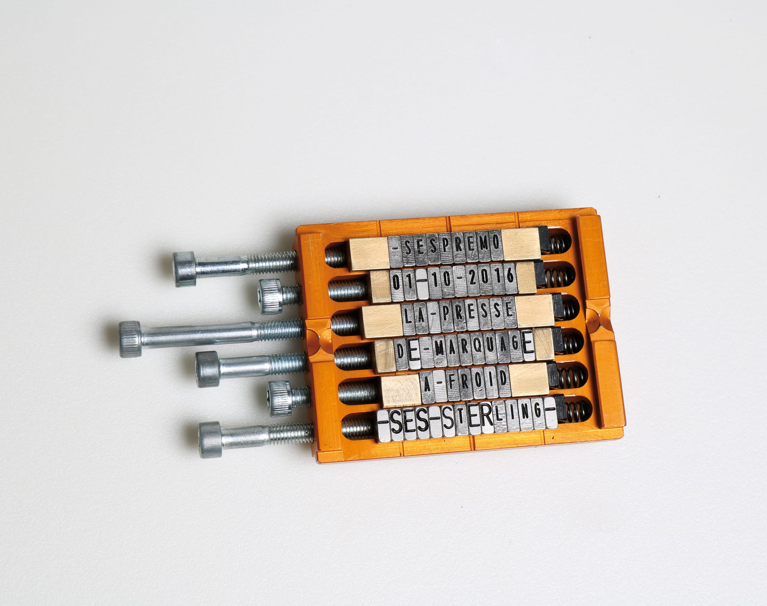 SES Sterling - Caractère de rechange C