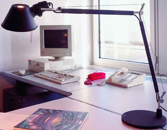 Artemide - TOLOMEO TAVOLO INCANDESCENTE NERA 220V