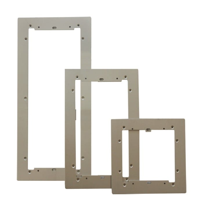 Comelit - Série Ultra - Cadre mural aluminium anodisé 4 modules 149x419x3 mm