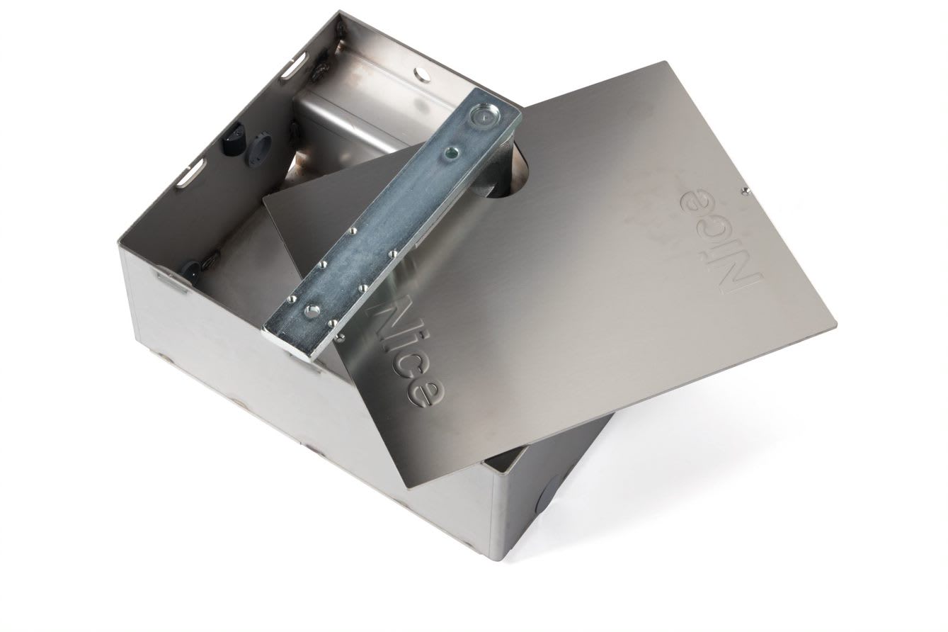 Nice - Caisson de fondation pour opérateurs L FAB (finition inox)