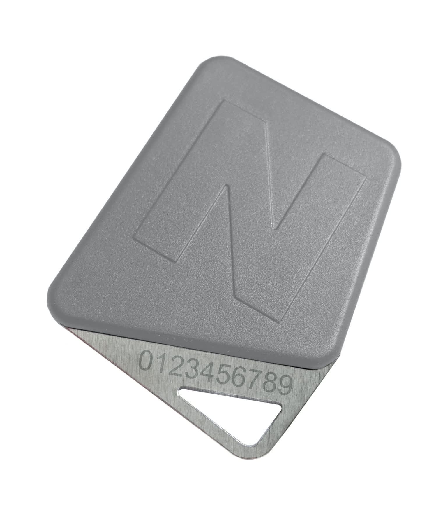Noralsy - Badge mifare format clé gris code site Noralsy avec logo personnalisé