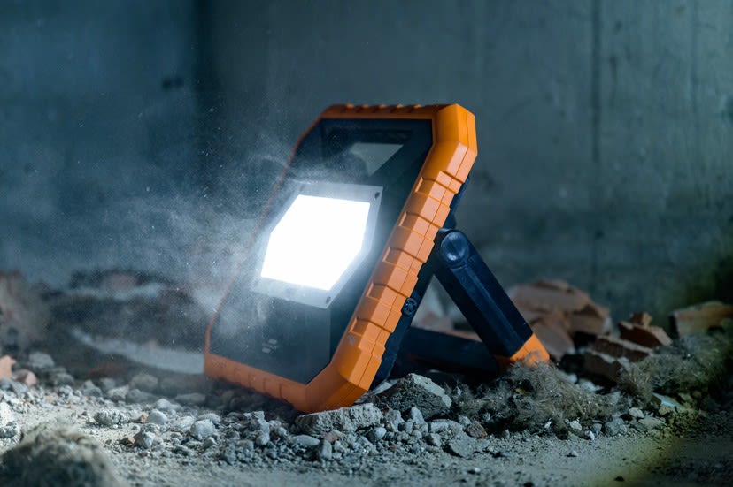 professionalLINE Projecteur de chantier LED portable X 4000 MA