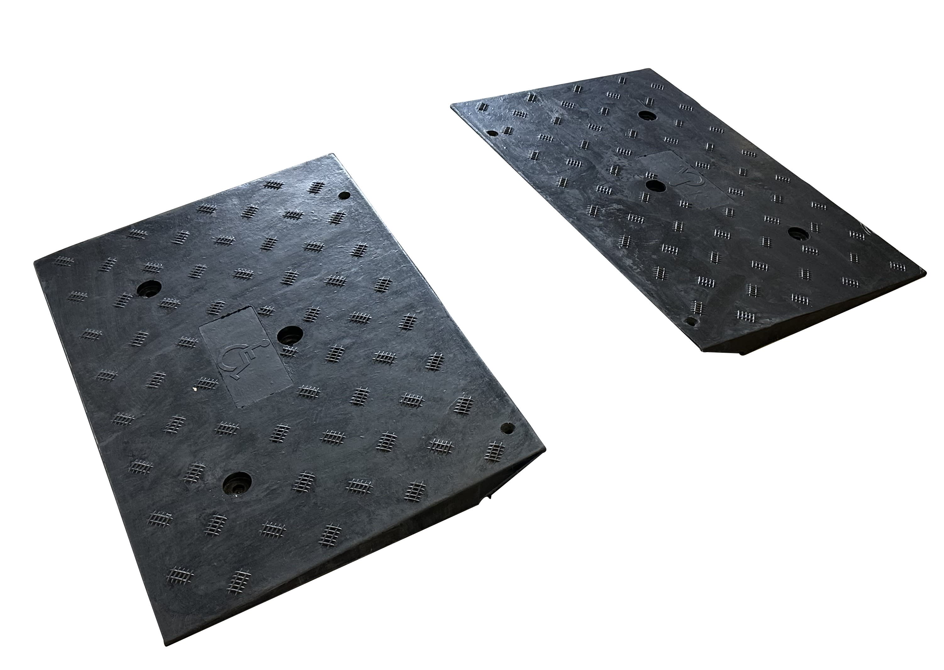 Cable Equipements - 2 rampes PMR (une droite et une gauche) adaptables sur COBRA 38-5 et COBRA 50-3