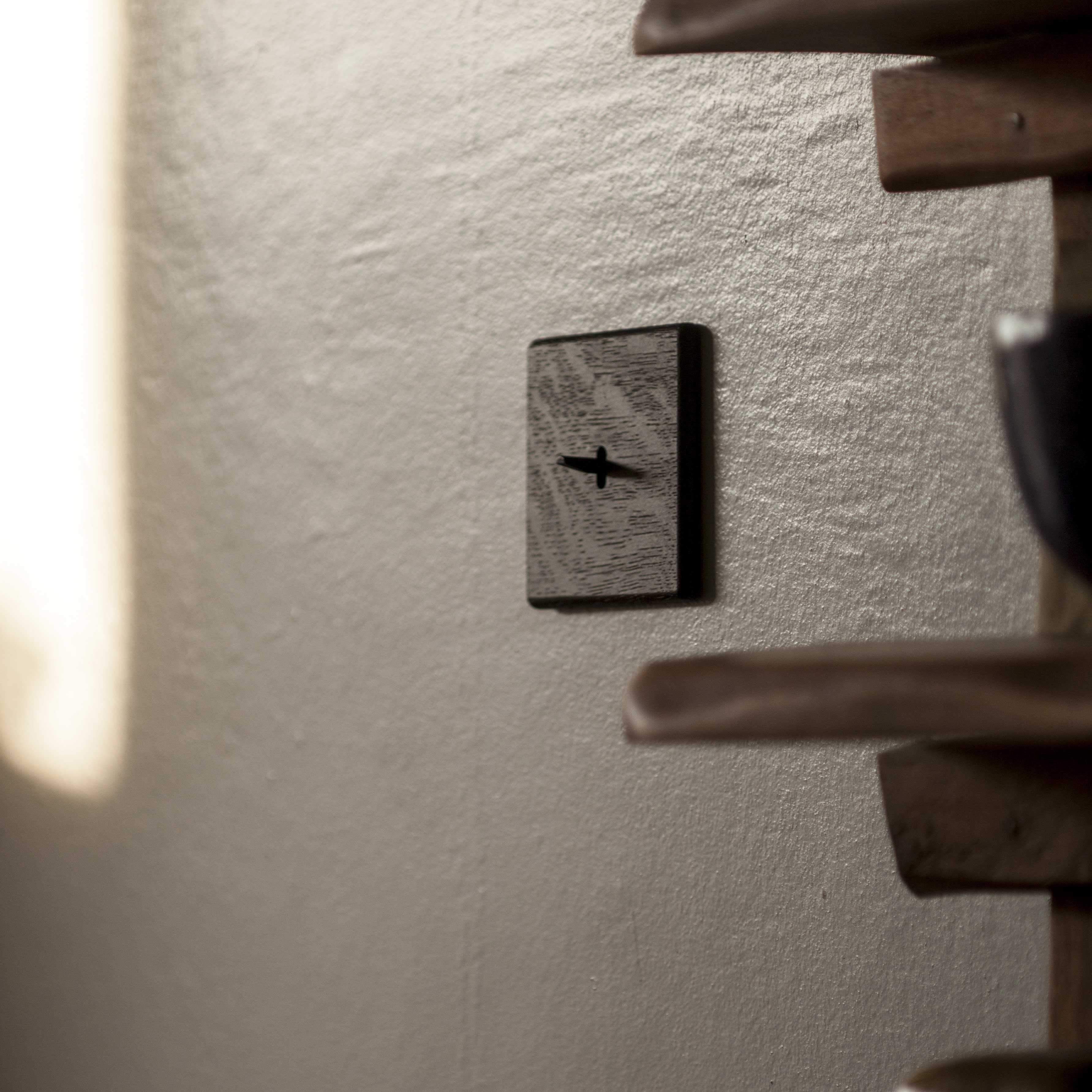 MODELEC - Façade Hitera Chêne Foncé Prise De Courant Double Suisse Magnétique