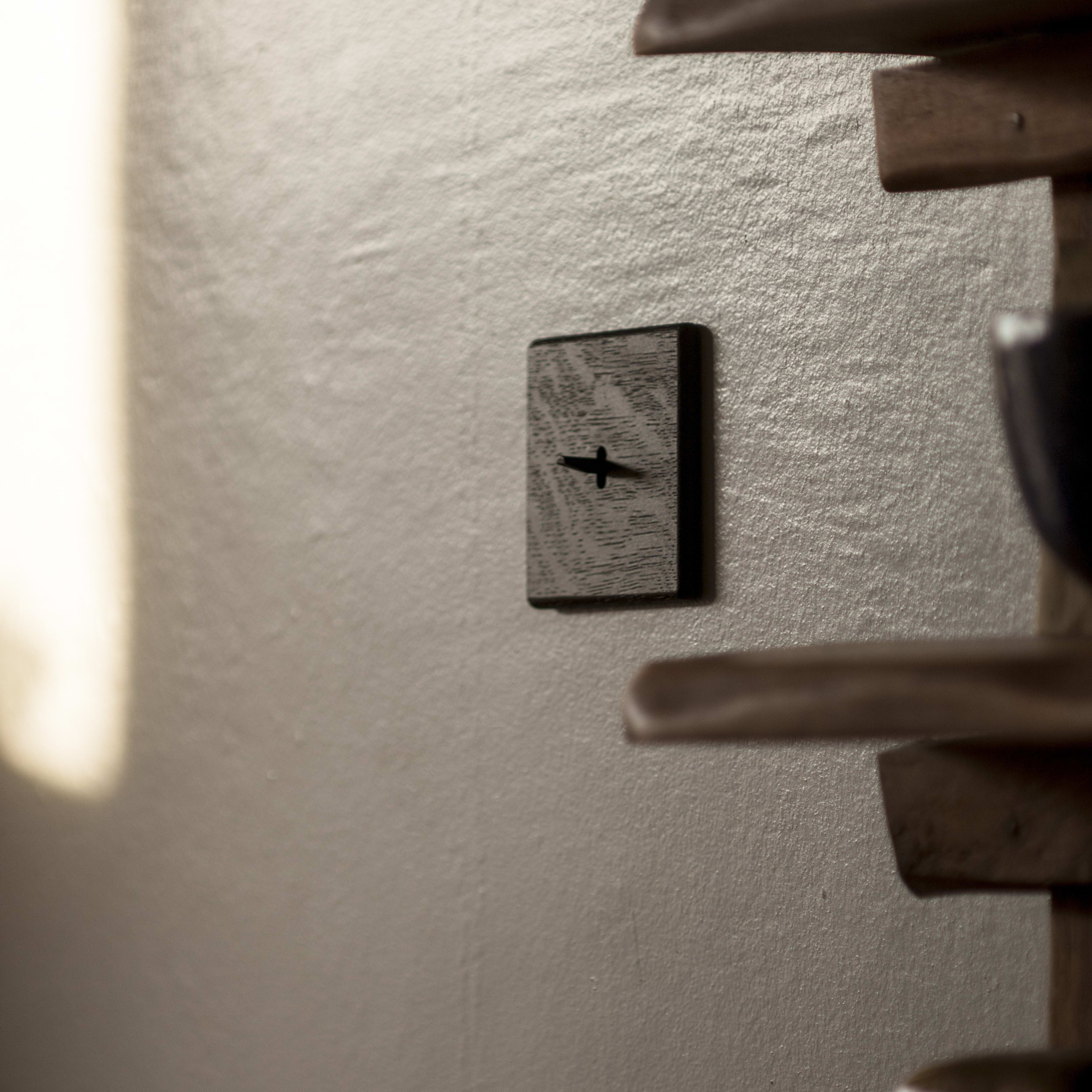 MODELEC - Mécanisme Va&Vient Ou Poussoir Noir Support Noir Pour Hitera Façade 3 Modules