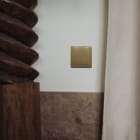 MODELEC - Façade "M" Aluminium Blanc Mat Prise de courant Puit ivoire à clapet - mag