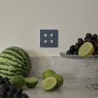 MODELEC - Façade "M" laiton Sablé simple pour 4 boutons damier carré, magnétique