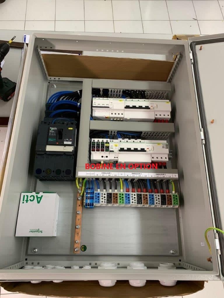 Madenr - Coffret AC triphasé 150kW 3 onduleurs (3xC80) polyester sans différentiel