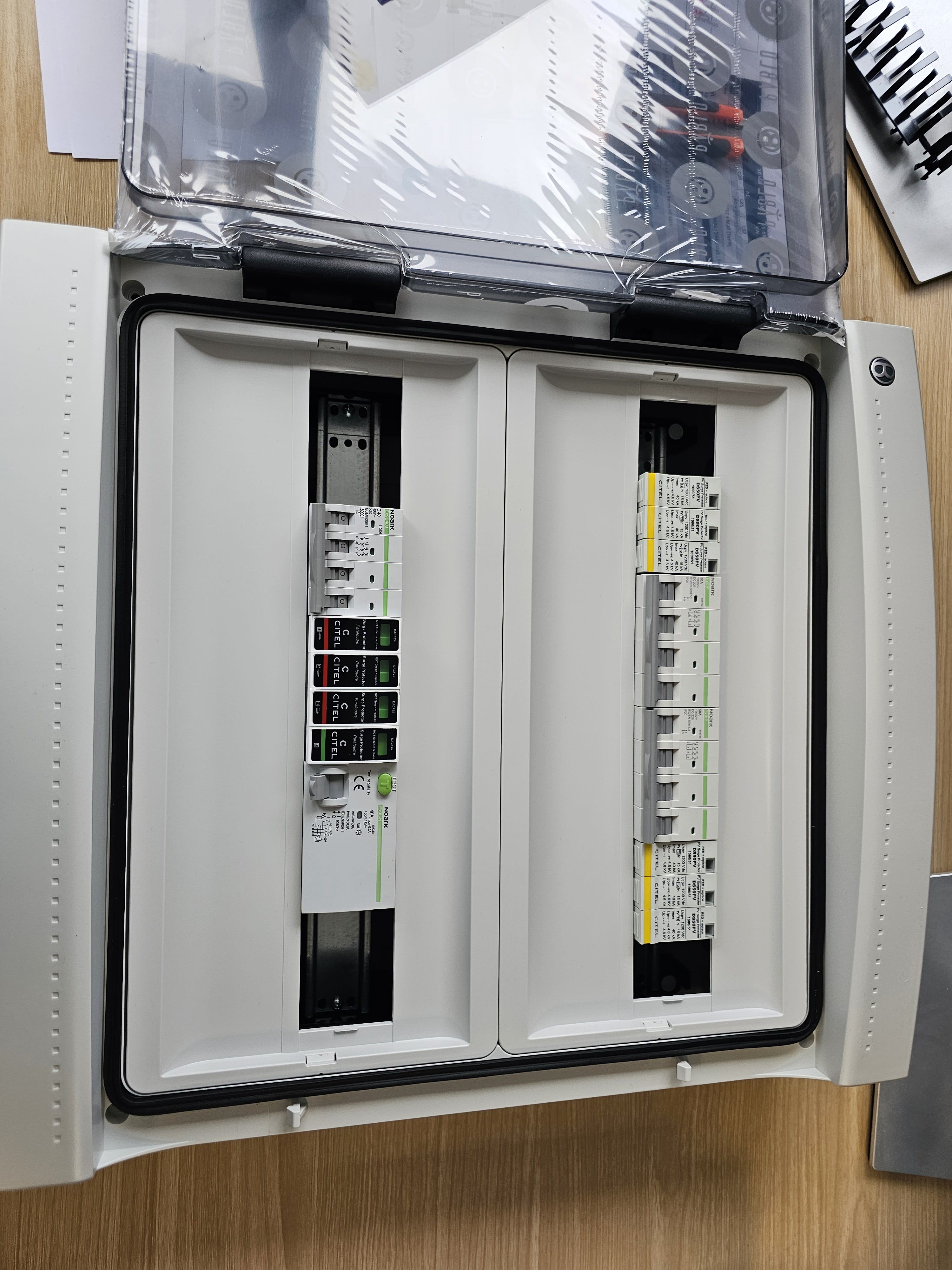 Madenr - Coffret DC+AC 1000V Triphasé 2MPPT de 2 Strings avec para 1 ond 25kW (C40) 300mA