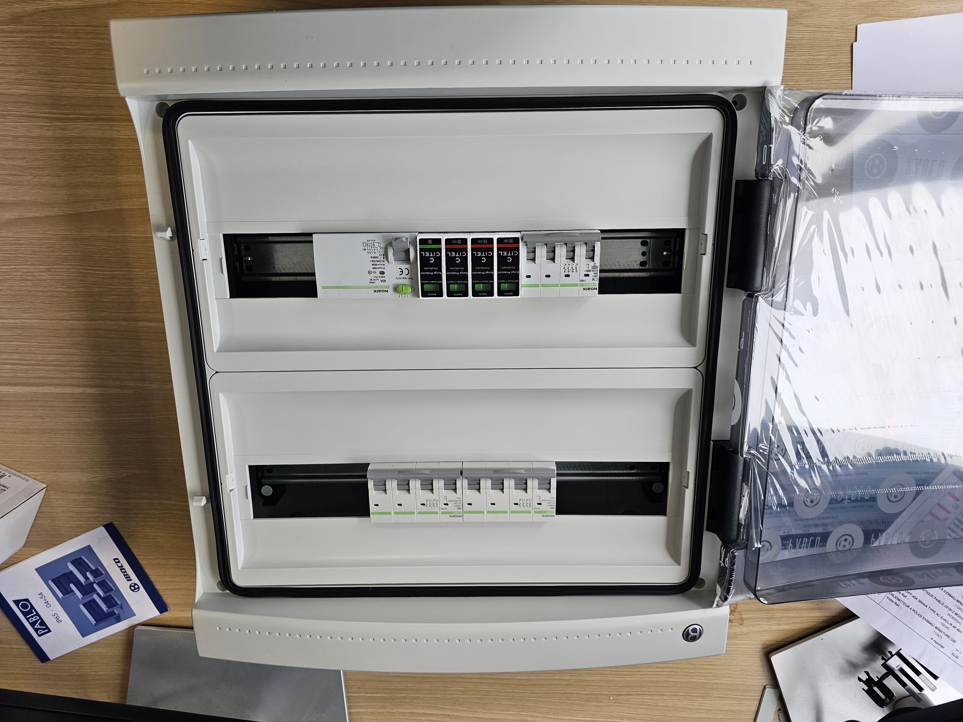 Madenr - Coffret DC+AC 1000V Triphasé 2MPPT de 2 String sans para 1 ond 6-9kW (C16) 300mA
