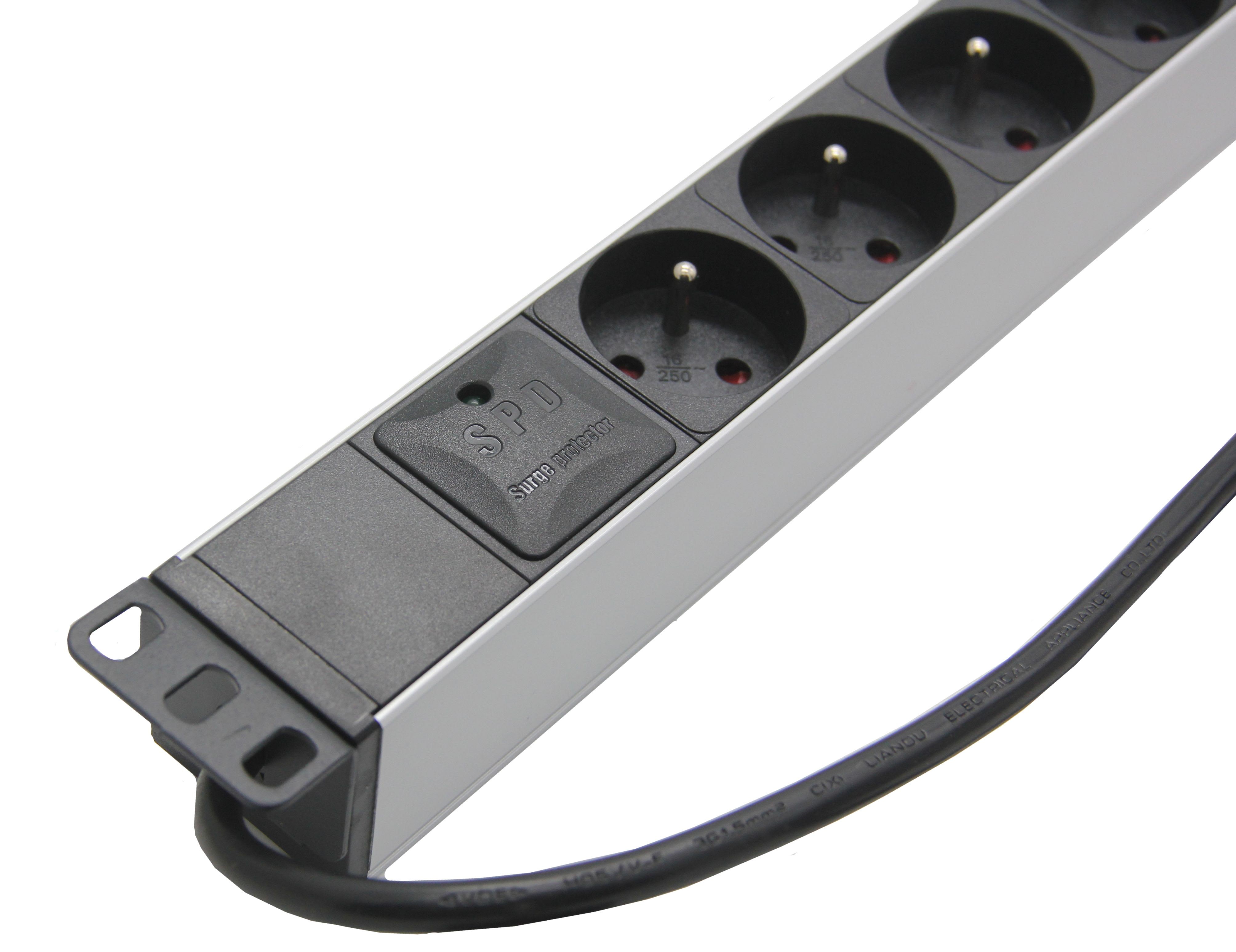 Uniformatic - BANDEAU 19" (PDU) 8 PRISES 2P+T AVEC PARASURTENSEUR