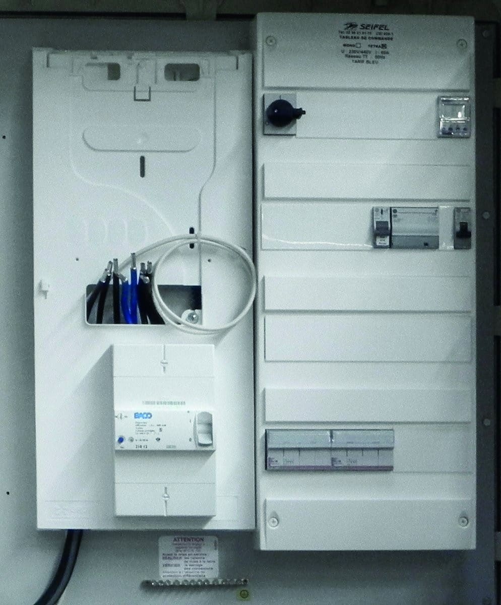 Seifel - Tableau de Cpt/cmde Tri+N sans AGCP-coffret 4x13 modules + 1 contacteur 63A