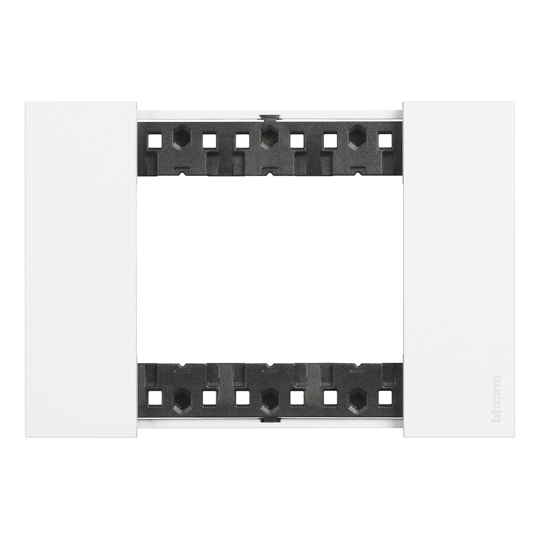 Bticino - Plaque de finition Living Now Collection Les Blancs 3 modules finition Blanc