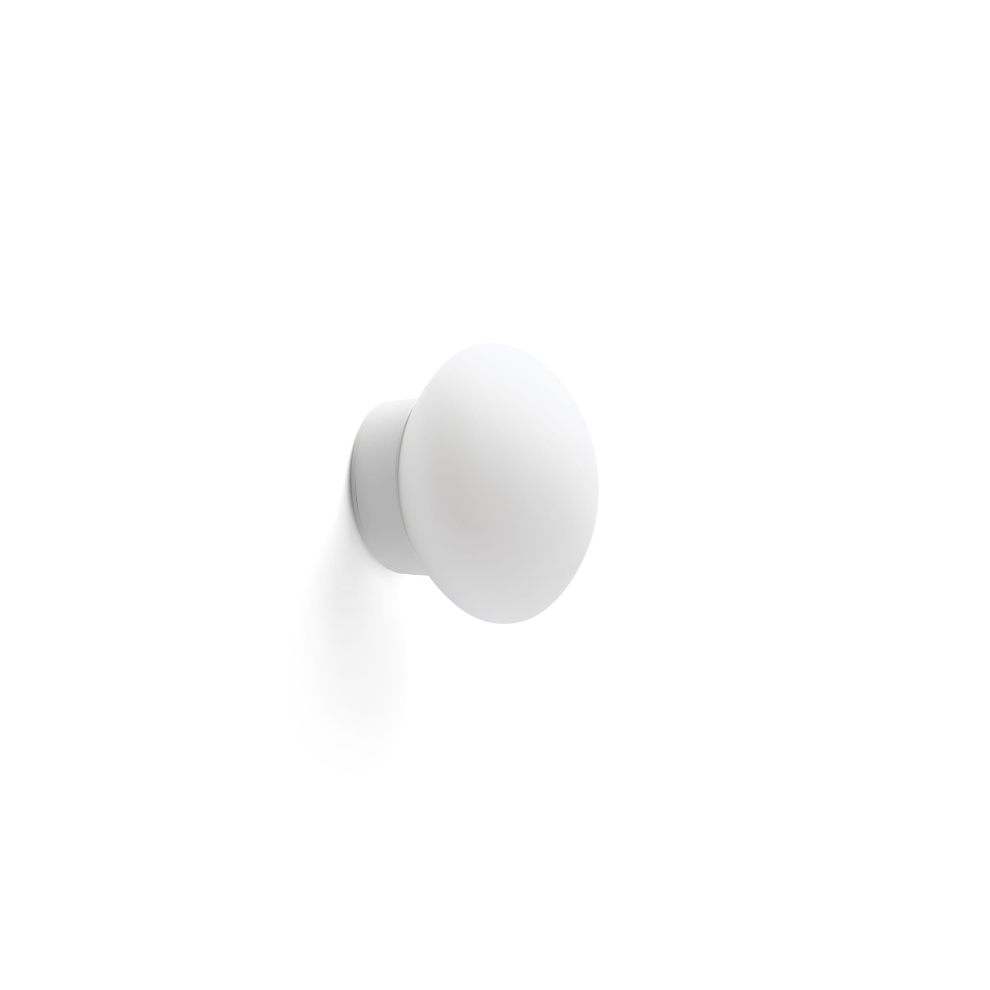 Faro - NUBO 120, applique blanche IP44, parfaite pour salles de bains et couloirs.