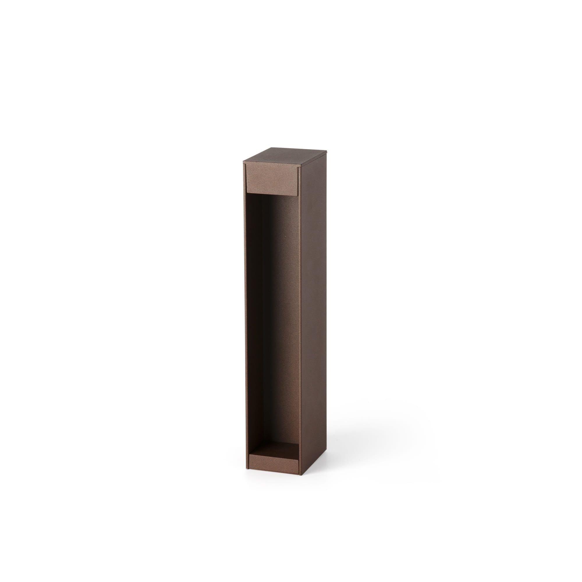 Faro - CERLER 350, balise élégante rouille pour éclairer vos espaces extérieurs.