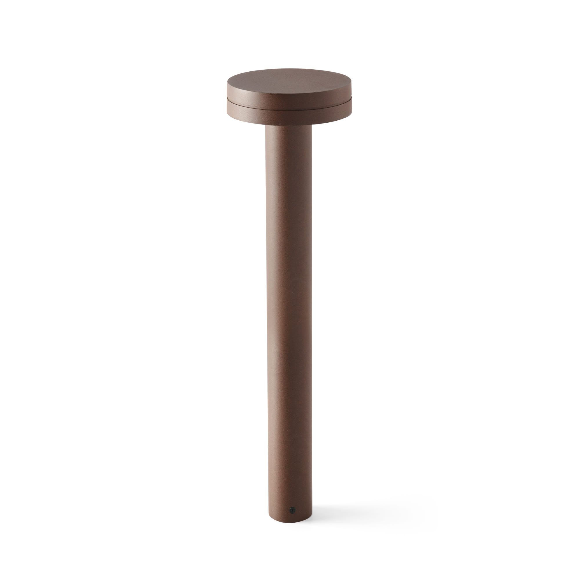 Faro - ESPOT 600, balise élégante rouille pour éclairer vos espaces extérieurs.