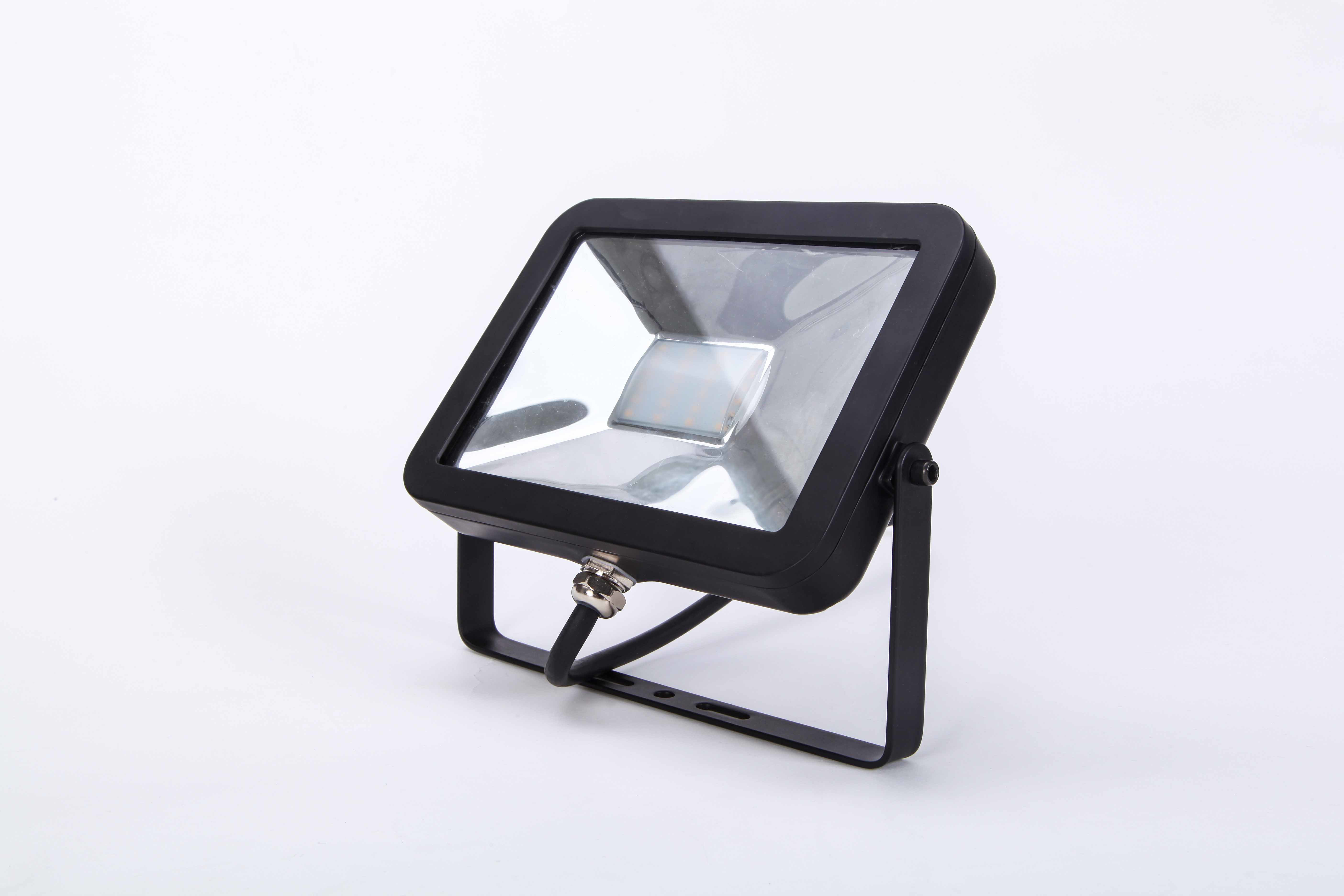 Projecteur LED extra plat 20W noir cable 0.80m SLID Concept