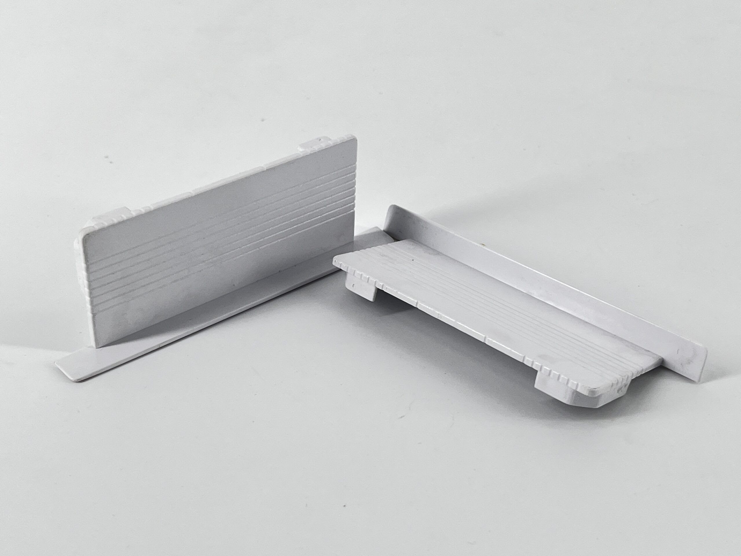 ENGITECHS - PR1022 BOUCHON DE FINITION EN MATIERE PLASTIQUE GRIS VENDU PAR LOT DE 2