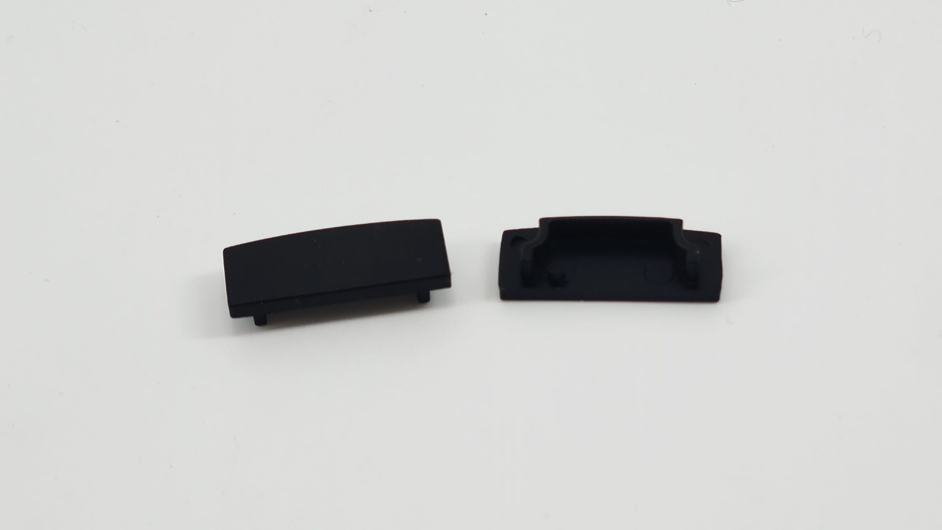 ENGITECHS - PR1045 BOUCHON DE FINITION EN MATIERE PLASTIQUES NOIR VENDU PAR LOT DE 2