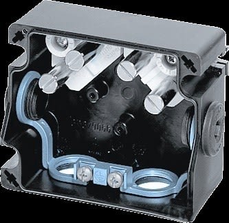 Cooper Capri - eAZK961 - BJ polyamide - 4 bornes 4x4mm² - 4 entrées M20 métal. sans PE