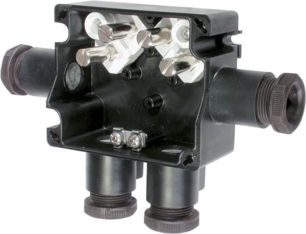 Cooper Capri - eAZK961 - BJ polyamide - 4 bornes 4x4mm² - 4 PE M25 polyamide