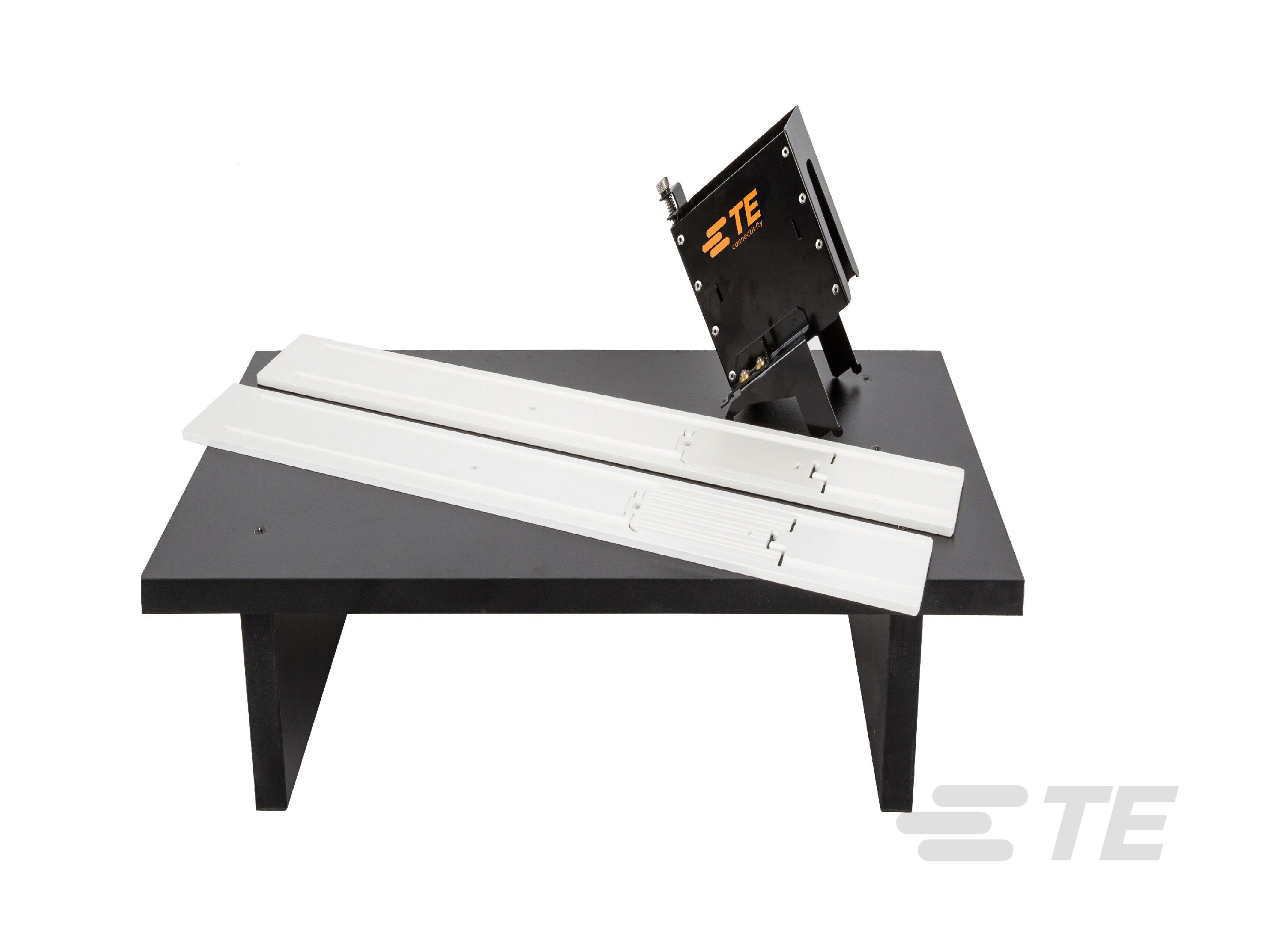 Te Entrelec - Kit chargeur pour mode automatique HTP600: chargeur, table, supports de cartes