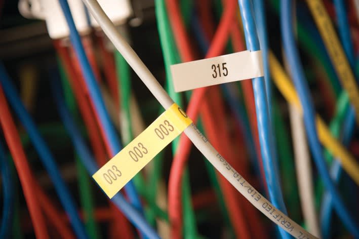 AGI Robur - Ruban adhésif 8m, fond noir lettres blanc larg. 6mm