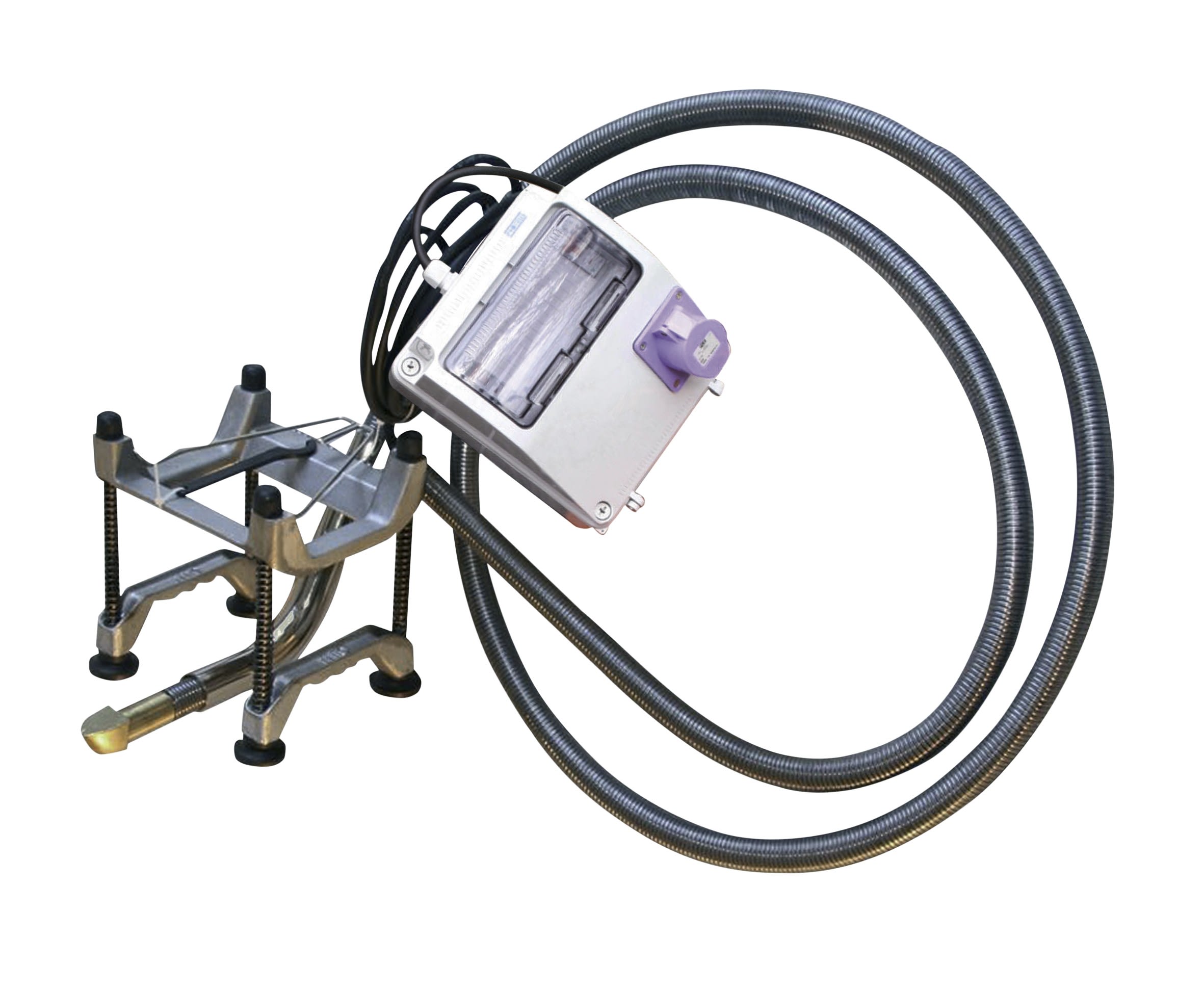 AGI Robur - Thermofuret le passage de gaine dans les isolations polystyrène