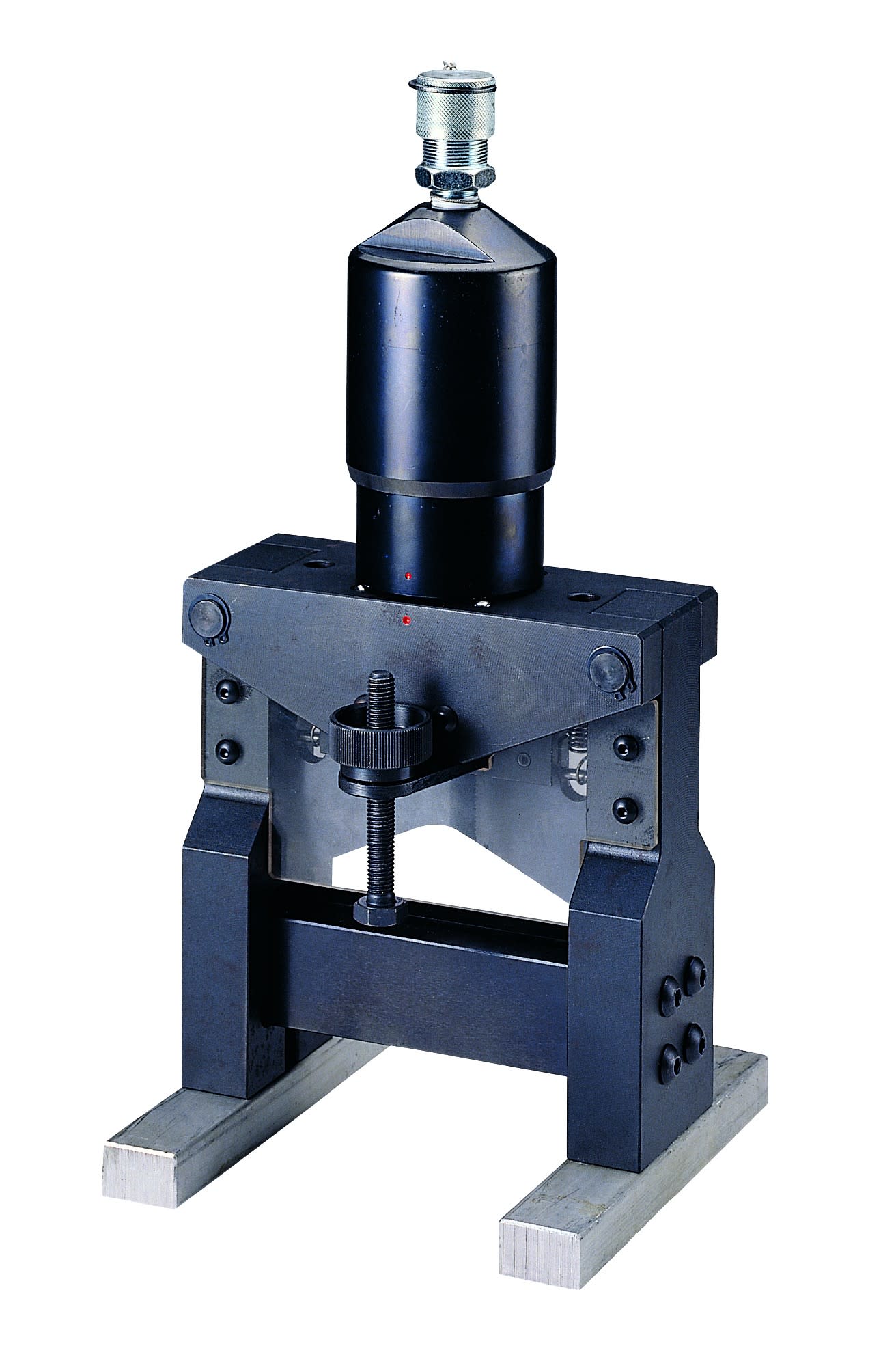 AGI Robur - Coupe barres cuivre hydraulique capacité 120x12 mm. Nécessite une pompe hydr.