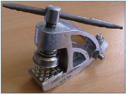 Catu - Etau de mise à la terre pour rail Icc 15 kA/150 ms AC et 52 kA/35 ms DC