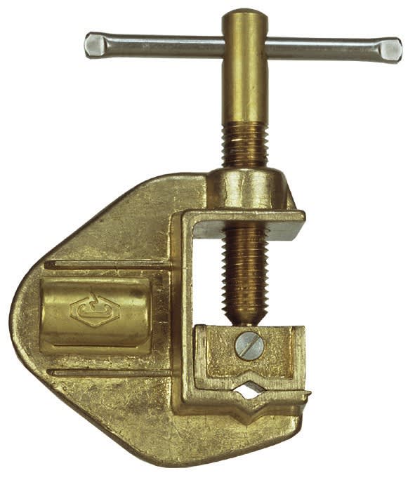 Catu - Etau de terre en aluminium. Raccordement du câble par cosse. ICC: 17,5 kA/1s.