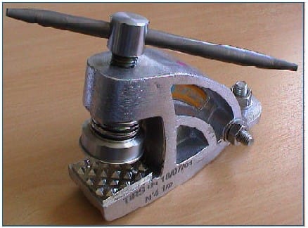 Catu - Etau de mise à la terre pour rail Icc 15 kA/150 ms AC et 52 kA/35 ms DC