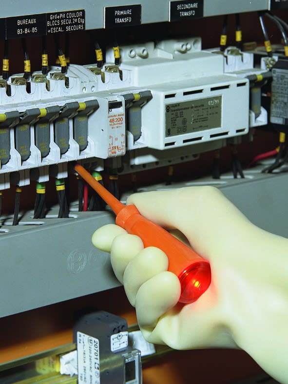 Catu - Tournevis isolé indicateur de phase à embout plat de 4 mm. Lame 85 mm