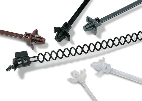 Hellermanntyton - Lanière à pied ancre 135x4.6mm pour trou Ø 6.1 à 6.5 mm en PA66 naturel -T50SSL5