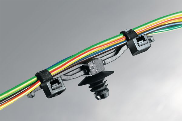 Hellermanntyton - Clip à enrubaner à pied sapin pour trou Ø 6.5 à 7 mm en PA66 noir- CHA2