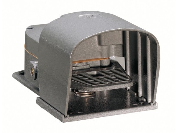 LOVATO ELECTRIC - Interrupt a un pedale en MÉT protégé avec actionnement libre,cont. 1NO+1NC SLOW