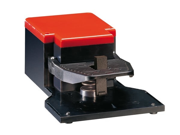 LOVATO ELECTRIC - Interrupt a un pedale en PVC non protégé avec dispos. de verrouil., 1NO+1NC SLOW