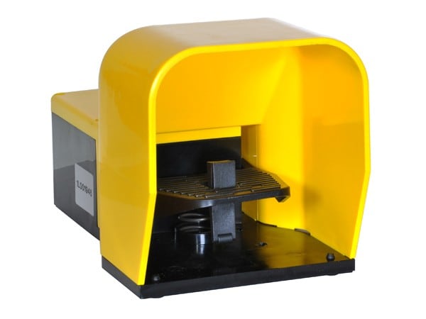 LOVATO ELECTRIC - Interrupt a un pedale en PVC protégé avec dispos. de verrouillage, 1NO+1NC SLOW