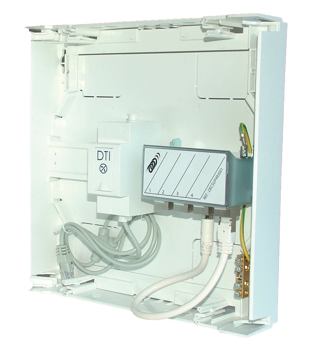 Decelect Forgos - Coffret ESSENTIEL sans porte G3 4 embases 1 DTIM 1 Balun