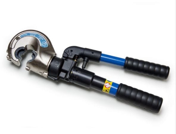 Cembre - Kit outil de sertissage hydraulique HT131-C avec 11 matrices de poinçonnage