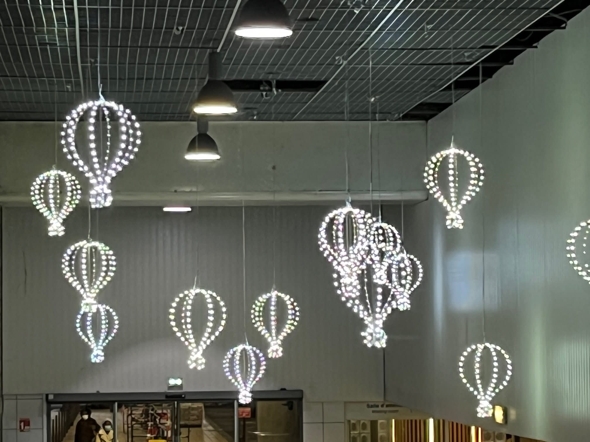 Blachere - Microlight+ Suspension Montgolfière H:60cm - 136 led blanc pur- câble PVC blanc