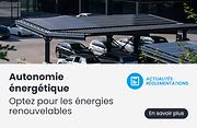 main sur un panneau photovoltaïque