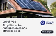 Maison vue de l'extérieur avec des panneaux solaires sur le toit